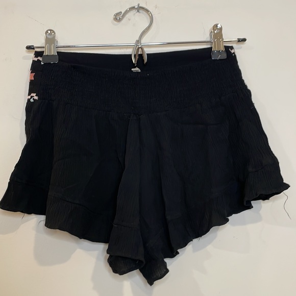 Black flowy shorts - Picture 4 of 4